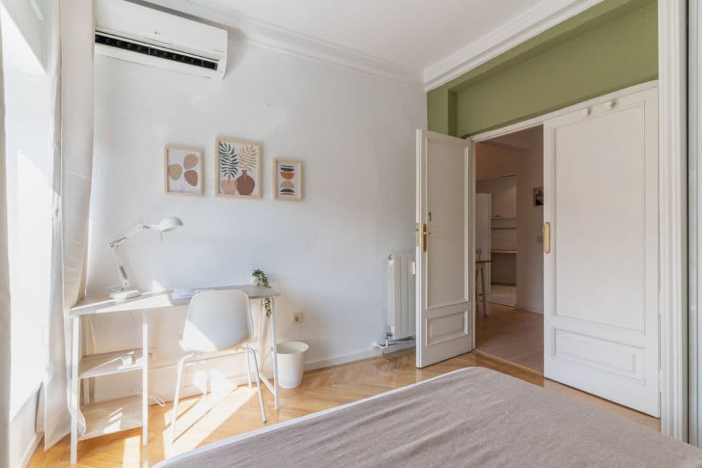 Private room in Madrid photo 4