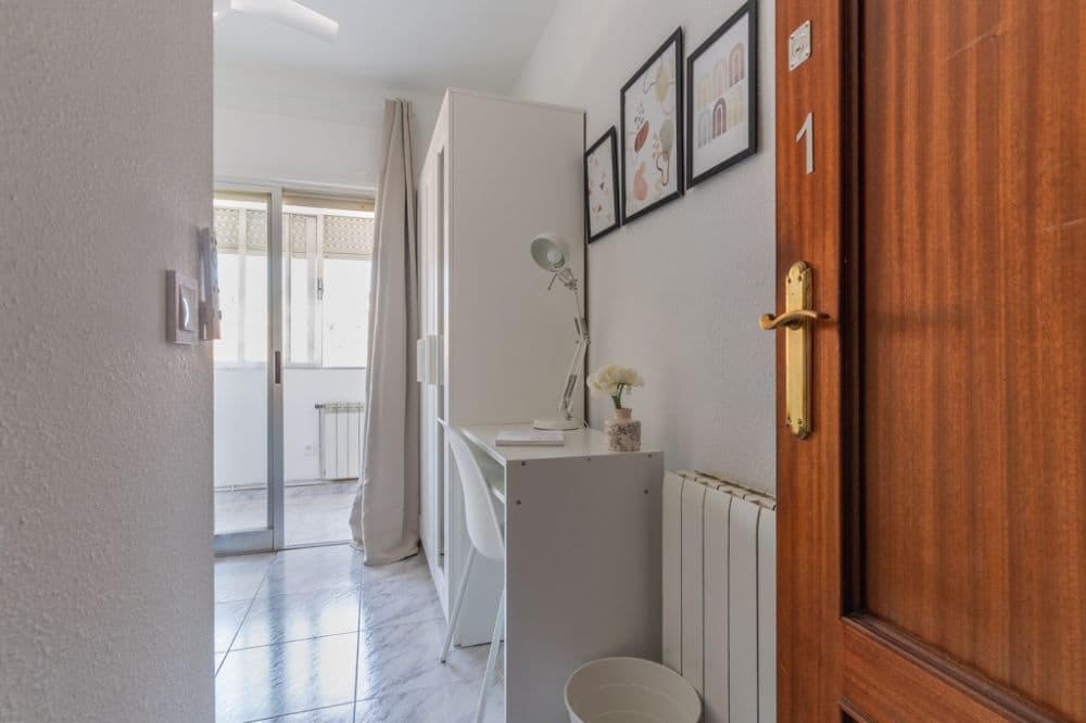Private room in Madrid photo 4