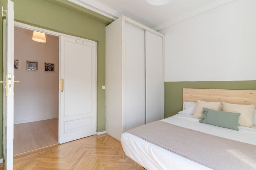 Private room in Madrid photo 3