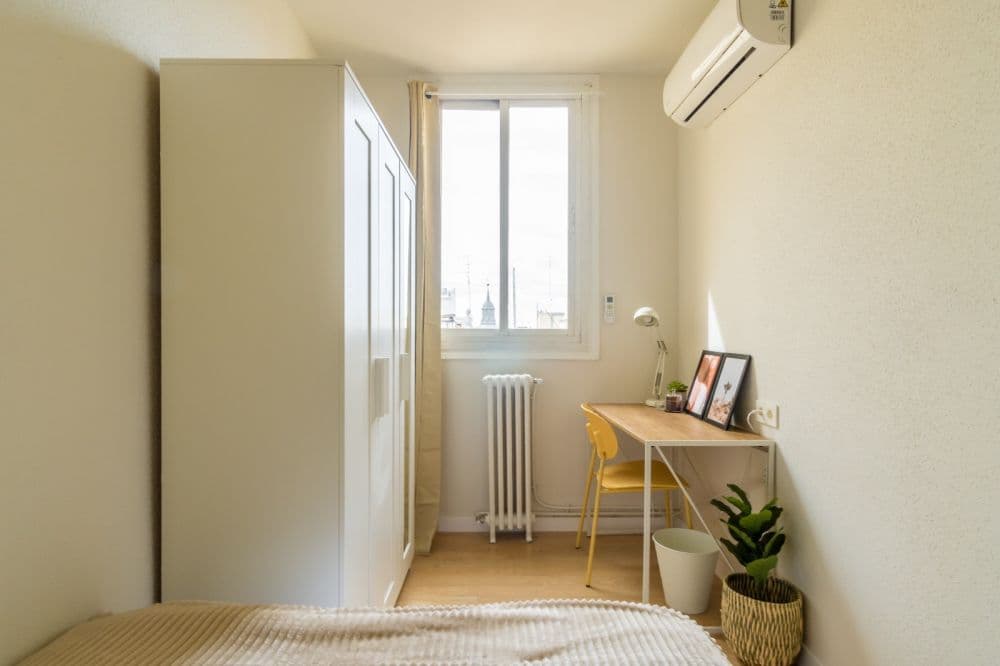 Private room in Madrid photo 3