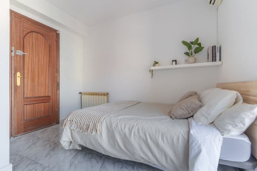 Private room in Madrid photo 3