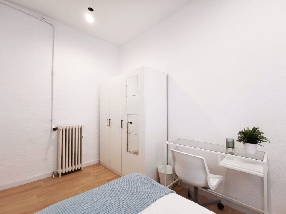 Private room in Madrid photo 4