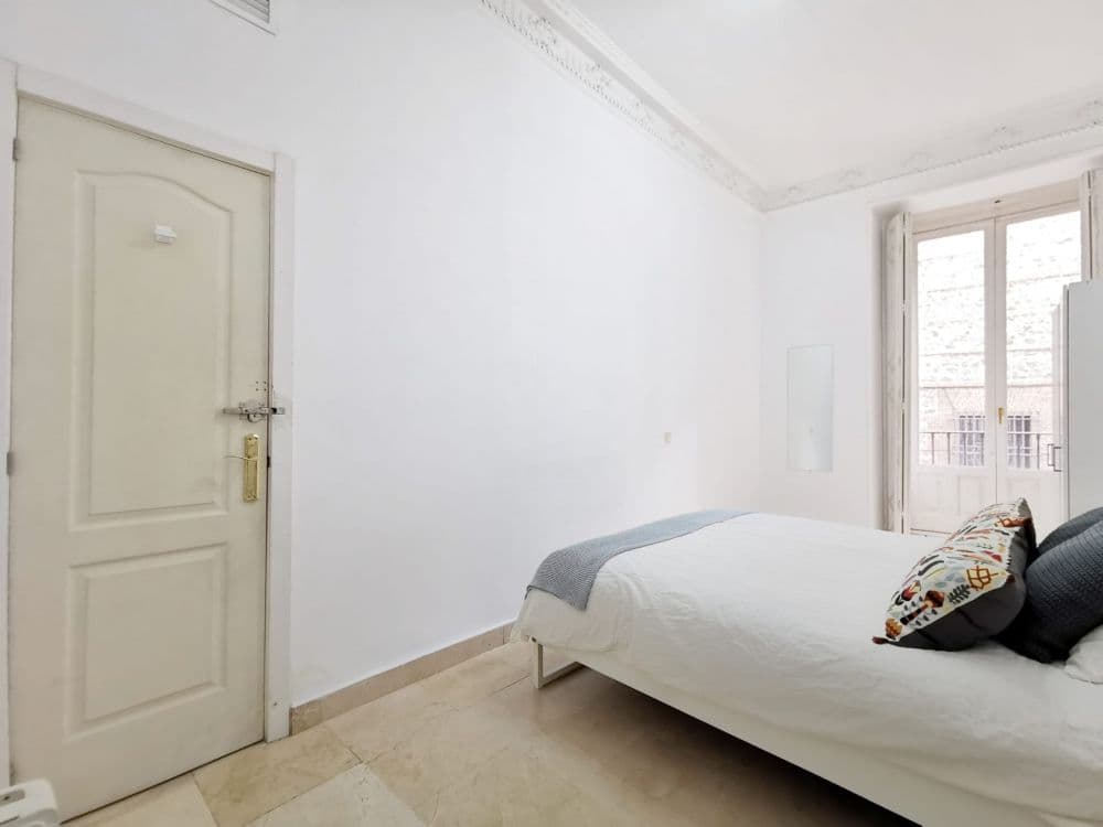 Private room in Madrid photo 4