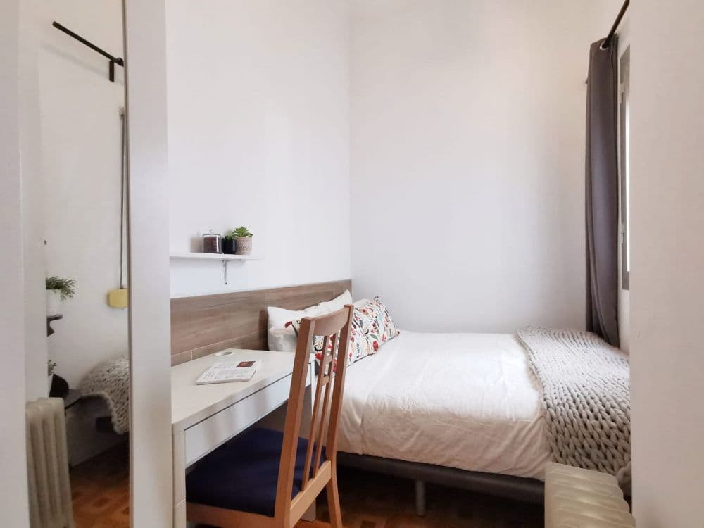 Private room in Madrid photo 4