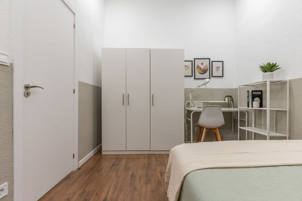 Private room in Madrid photo 3