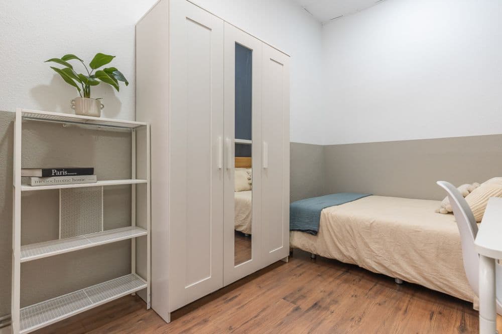 Private room in Madrid photo 4