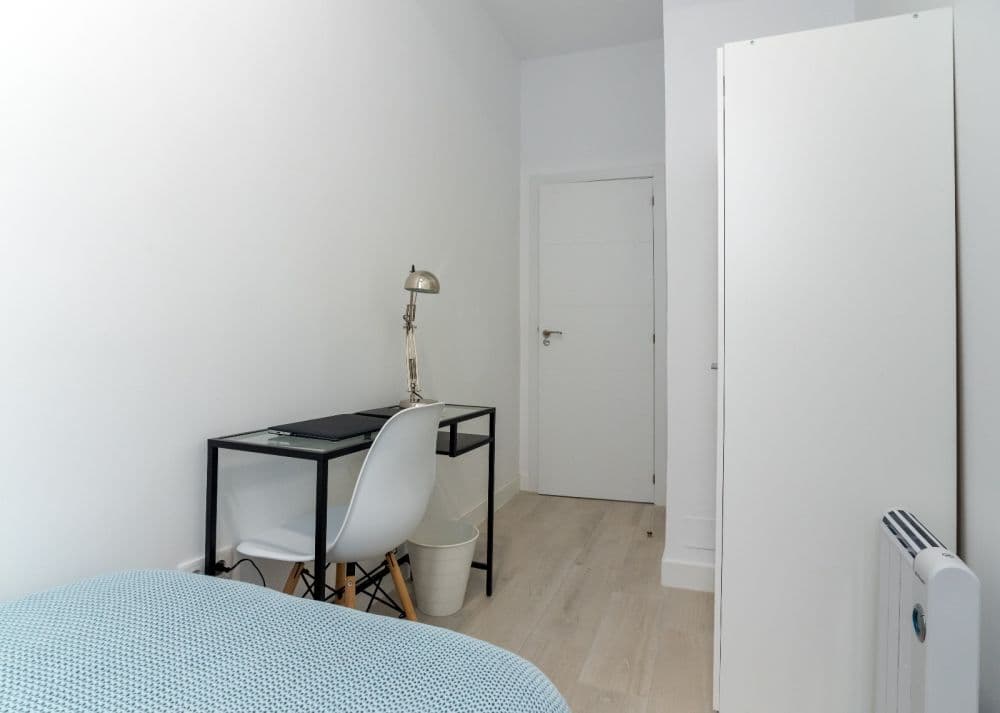 Private room in Madrid photo 3