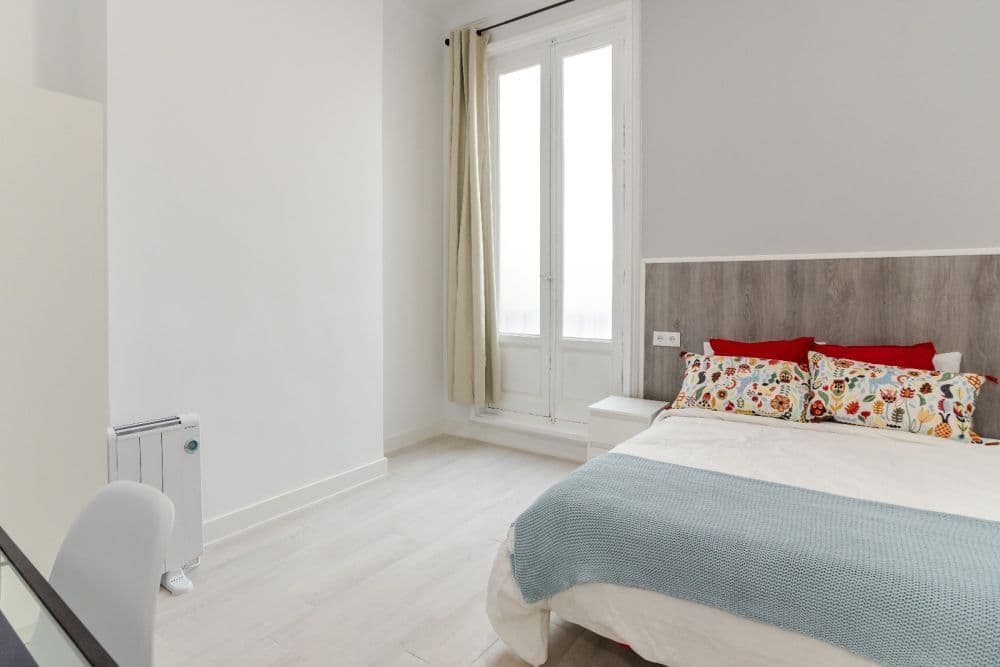 Private room in Madrid photo 3