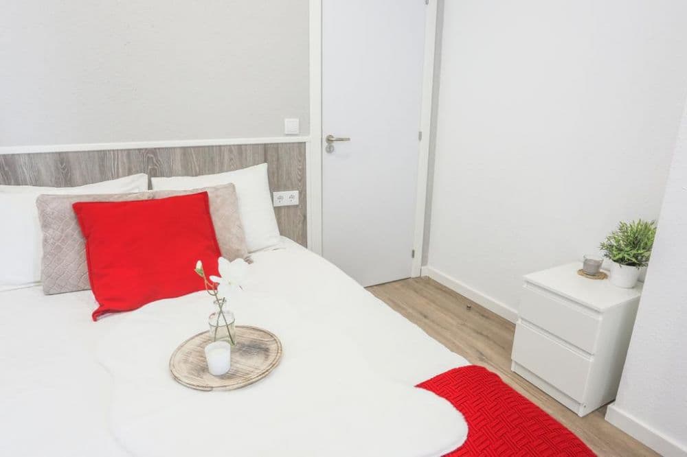 Private room in Madrid photo 3