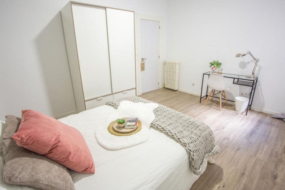 Private room in Madrid photo 3
