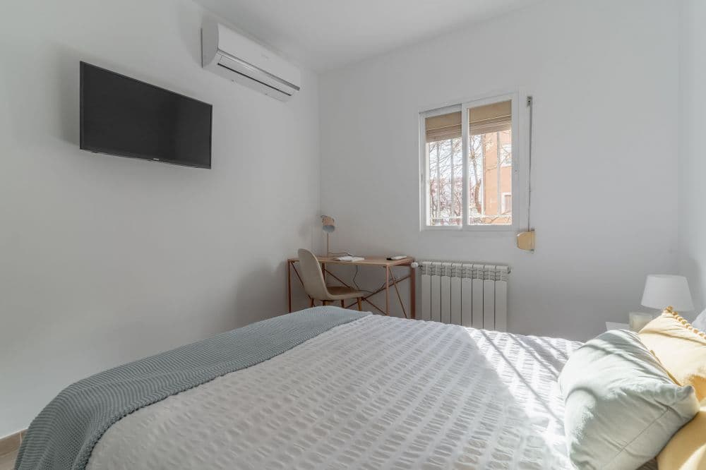 Private room in Madrid photo 3