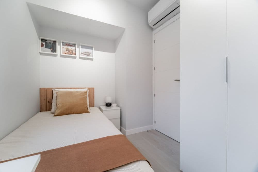 Private room in Madrid photo 4