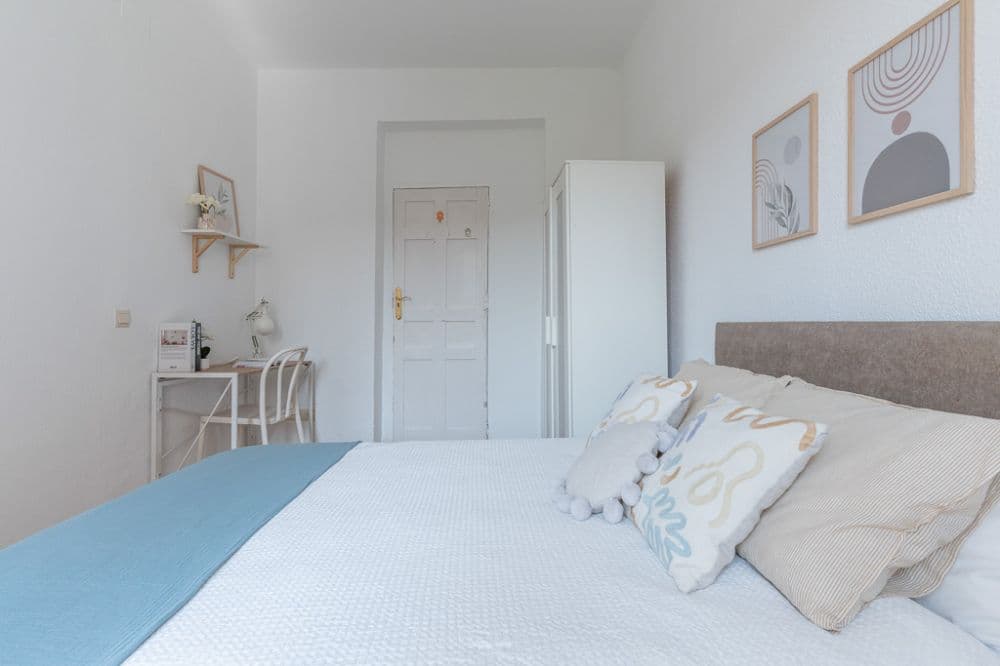 Private room in Madrid photo 2