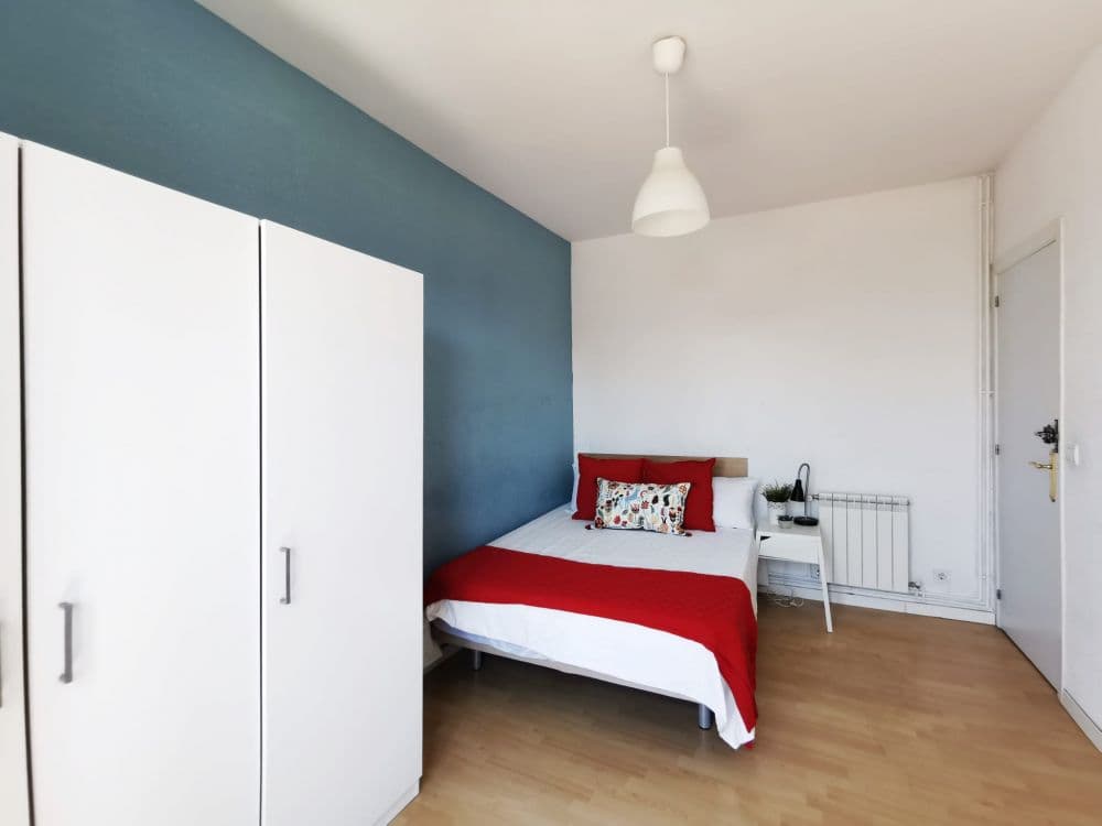 Private room in Madrid photo 3