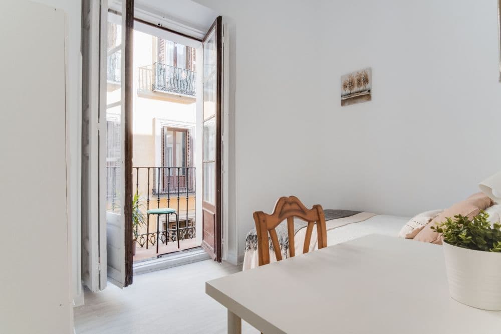 Private room in Madrid photo 4