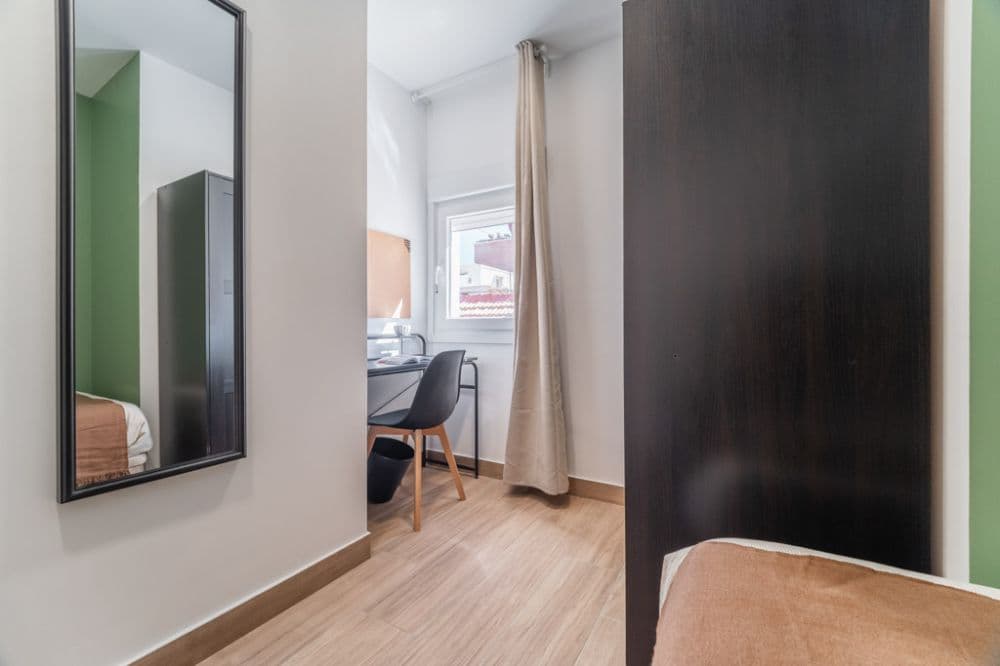 Private room in Madrid photo 4