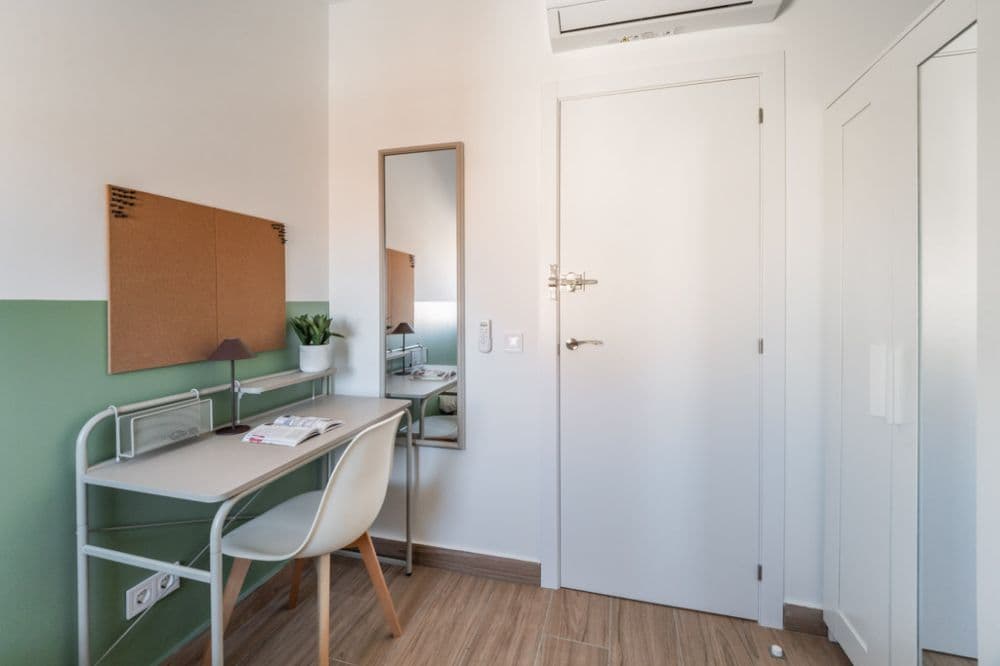 Private room in Madrid photo 4