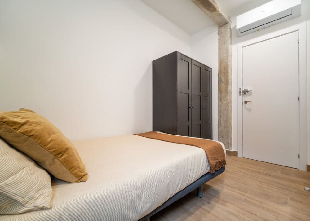 Private room in Madrid photo 4