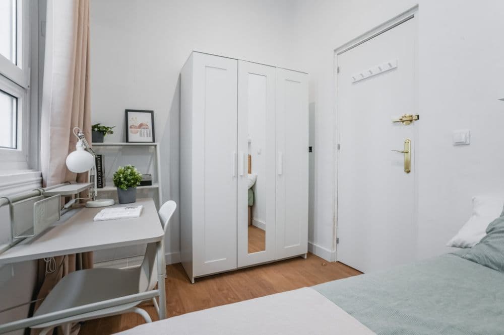 Private room in Madrid photo 4
