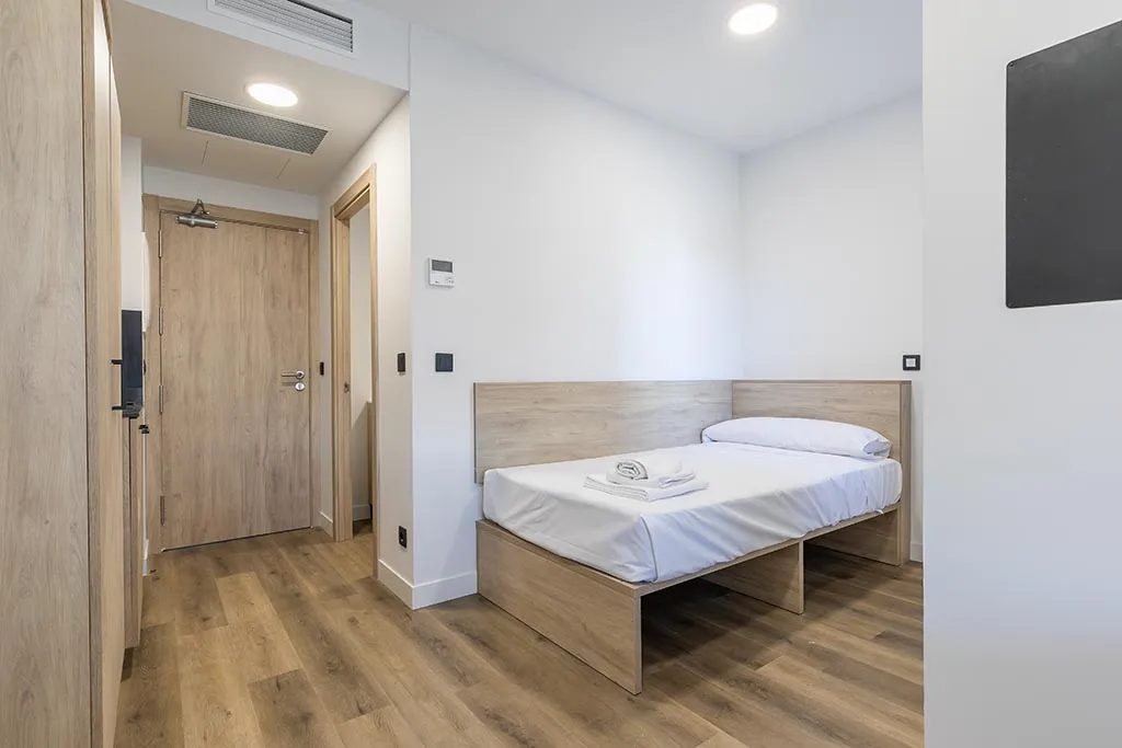Extra Single in Madrid 3