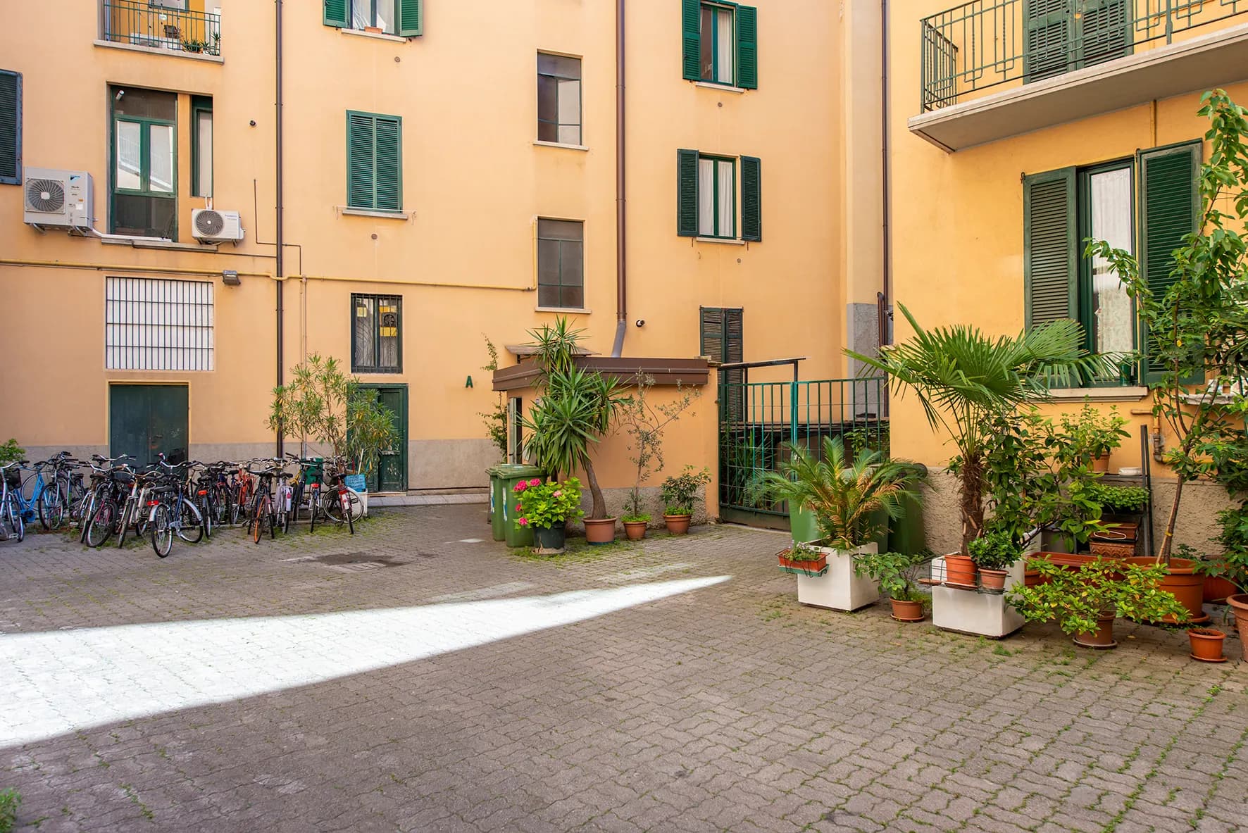 Private room in Milan photo 5