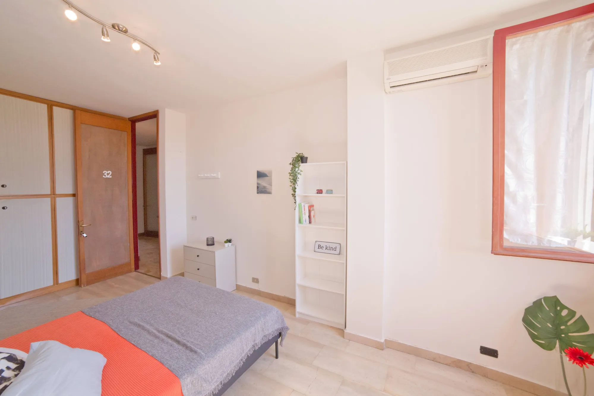 Private room in Lecco photo 4