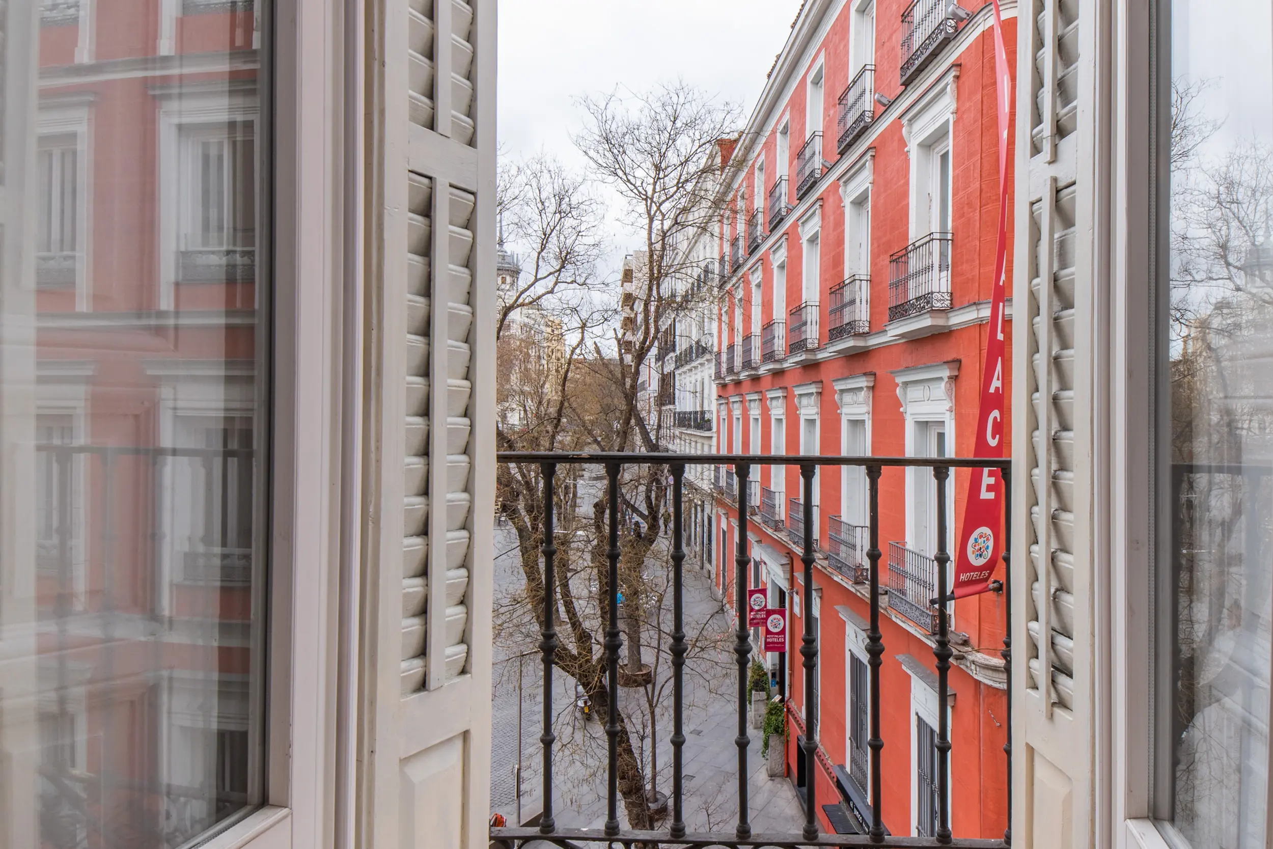 Private room in Madrid photo 3