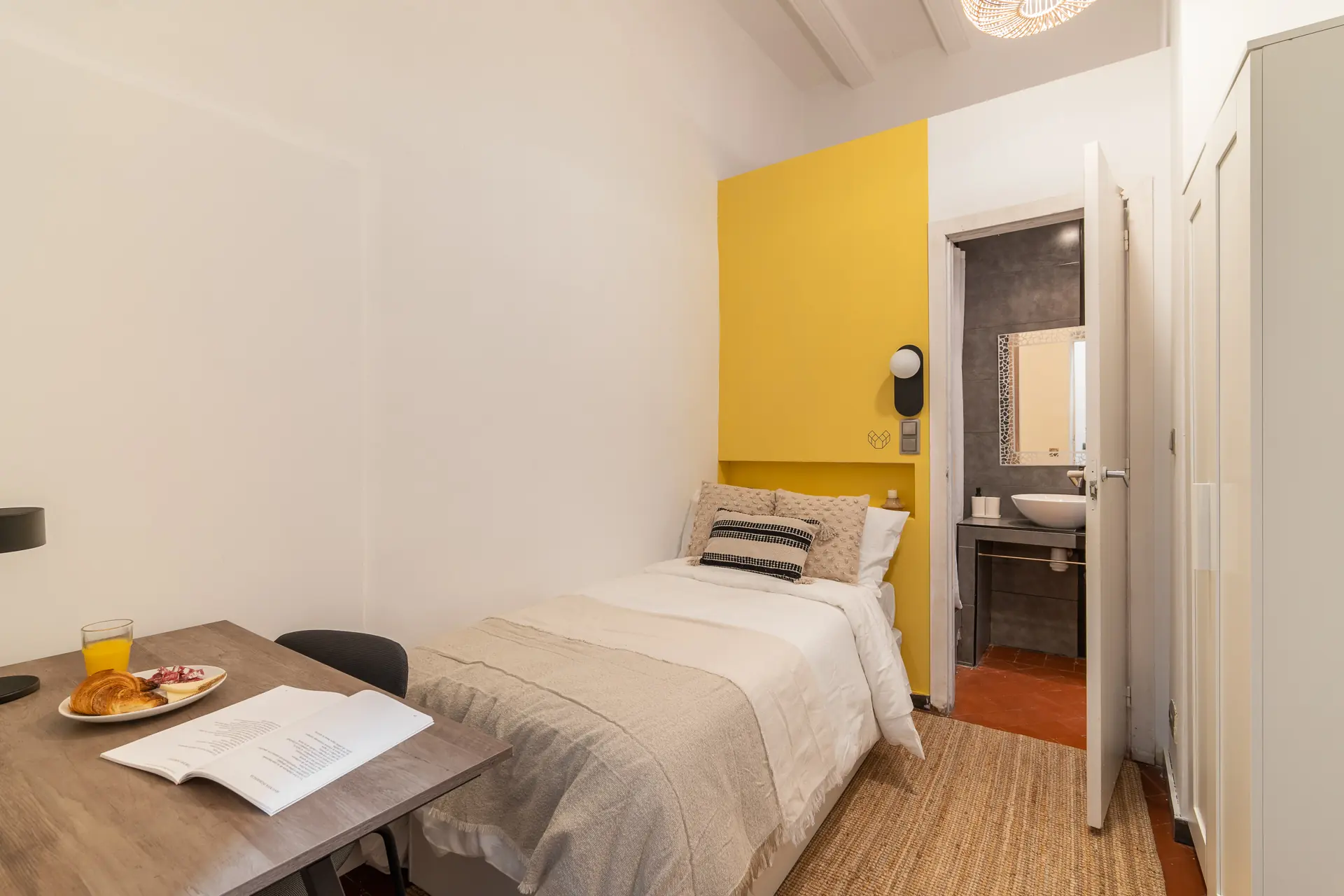 Private room in Barcelona photo 2