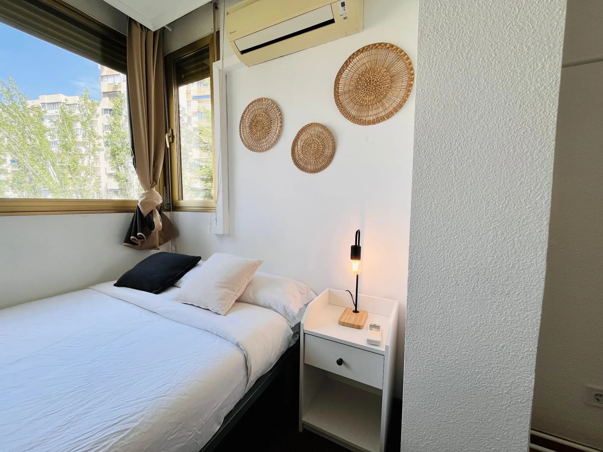 Private room in Madrid photo 3