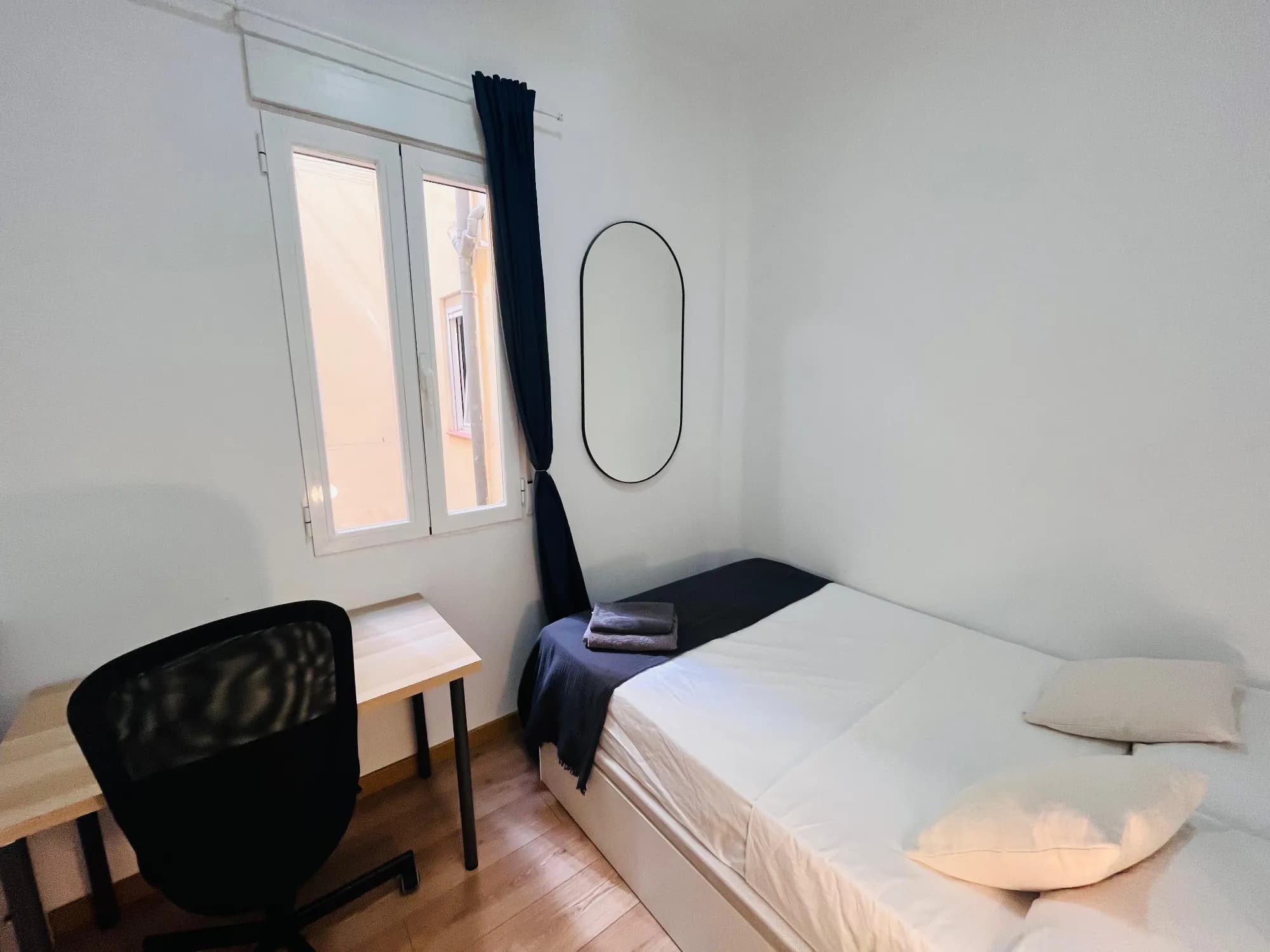 Private room in Madrid photo 4