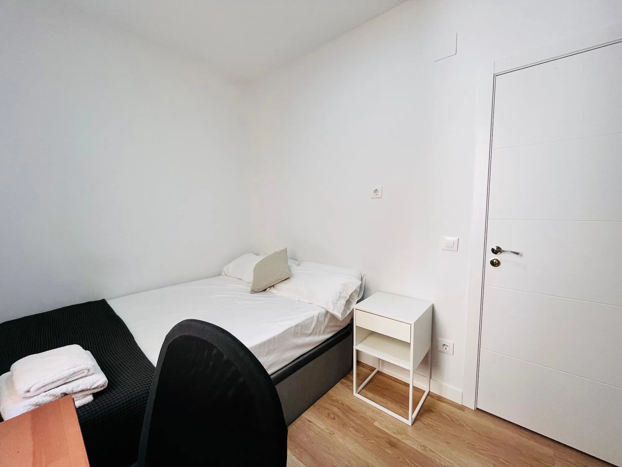 Private room in Madrid photo 5