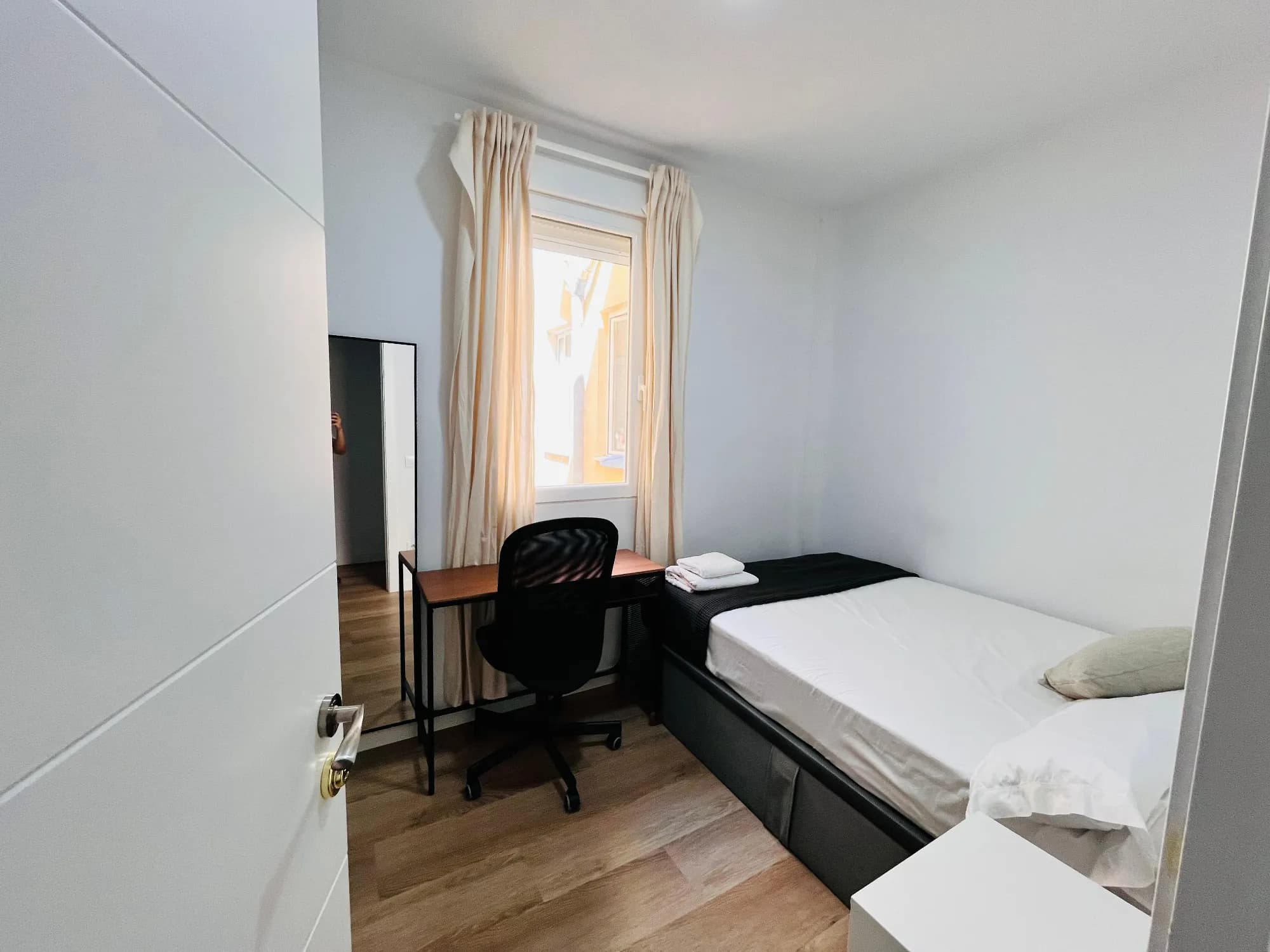 Private room in Madrid photo 3