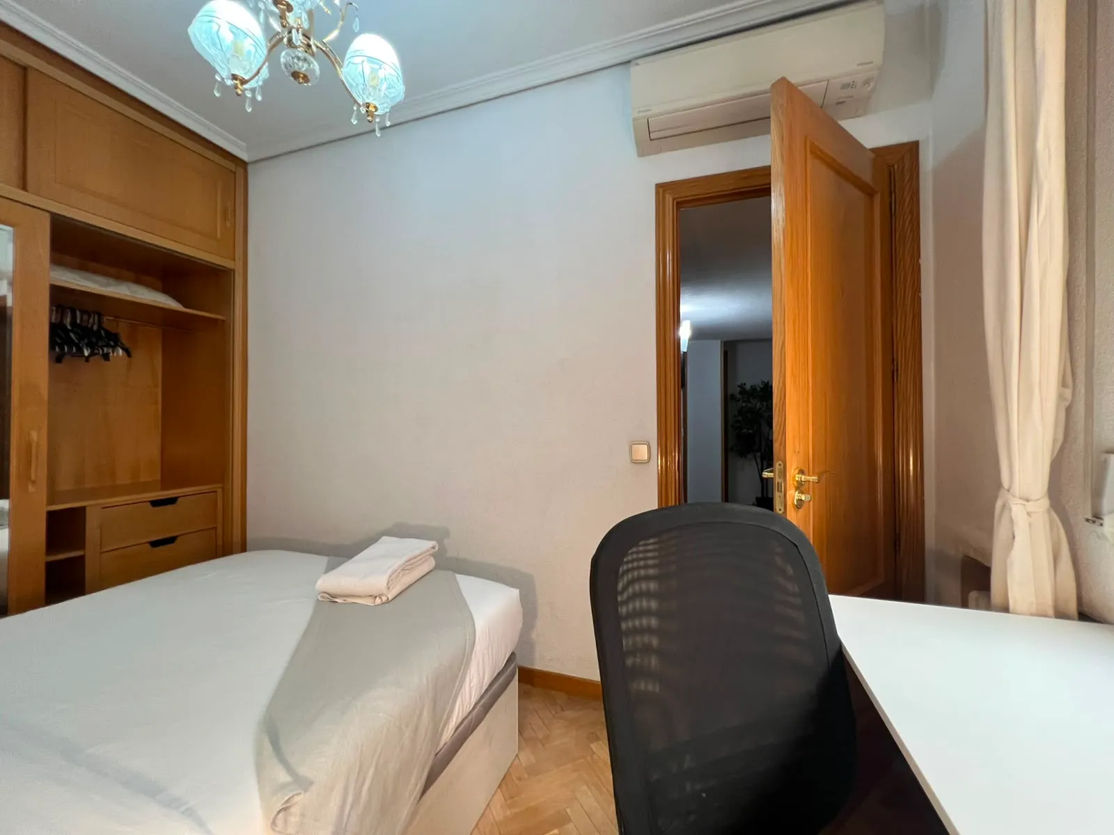 Private room in Madrid photo 2
