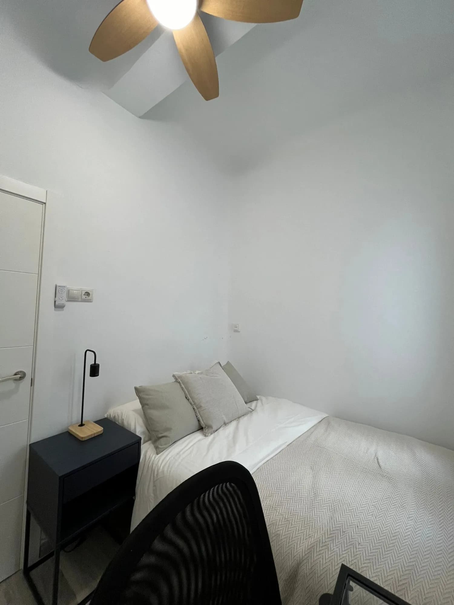 Private room in Madrid photo 2
