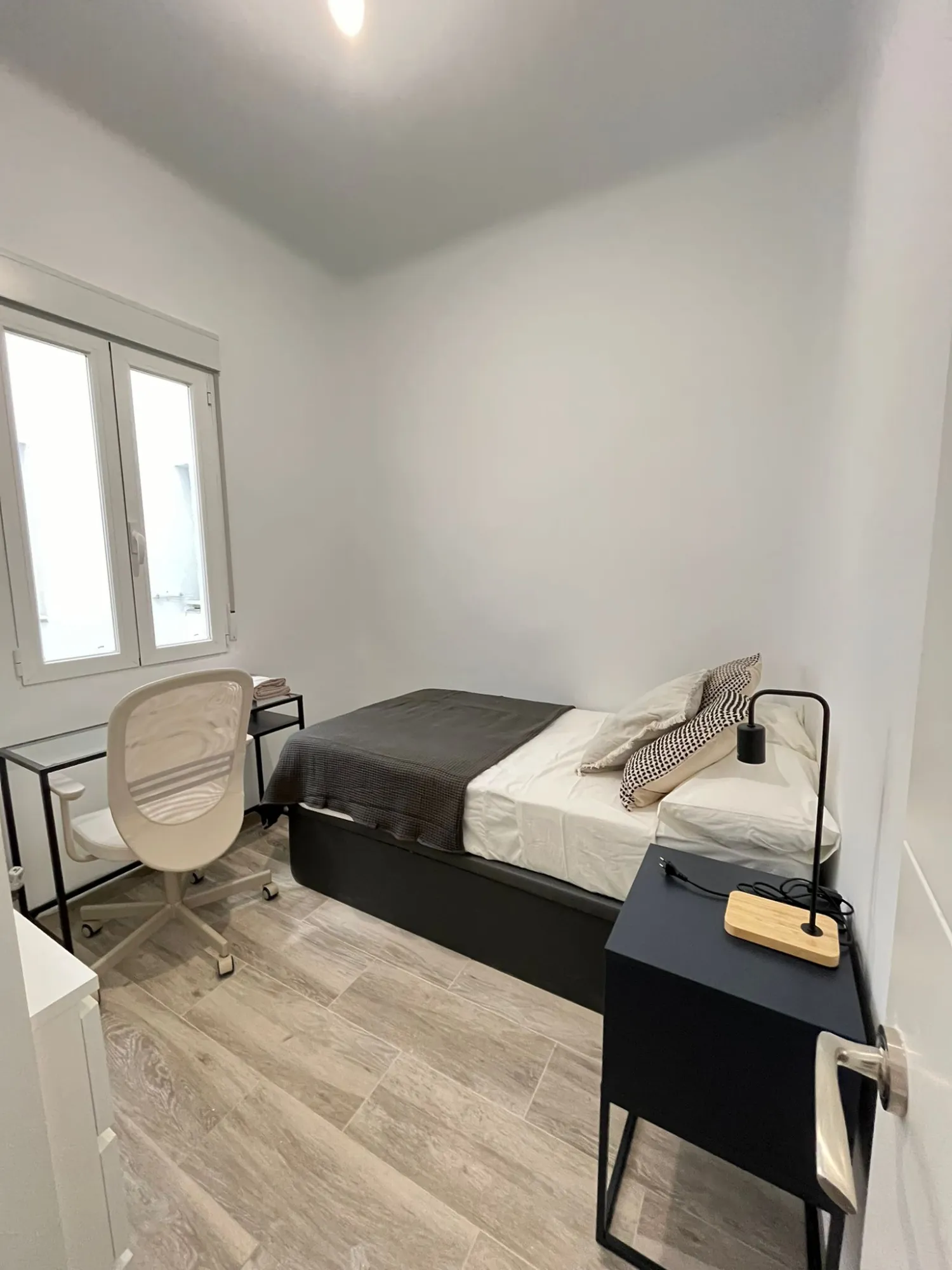 Private room in Madrid photo 2