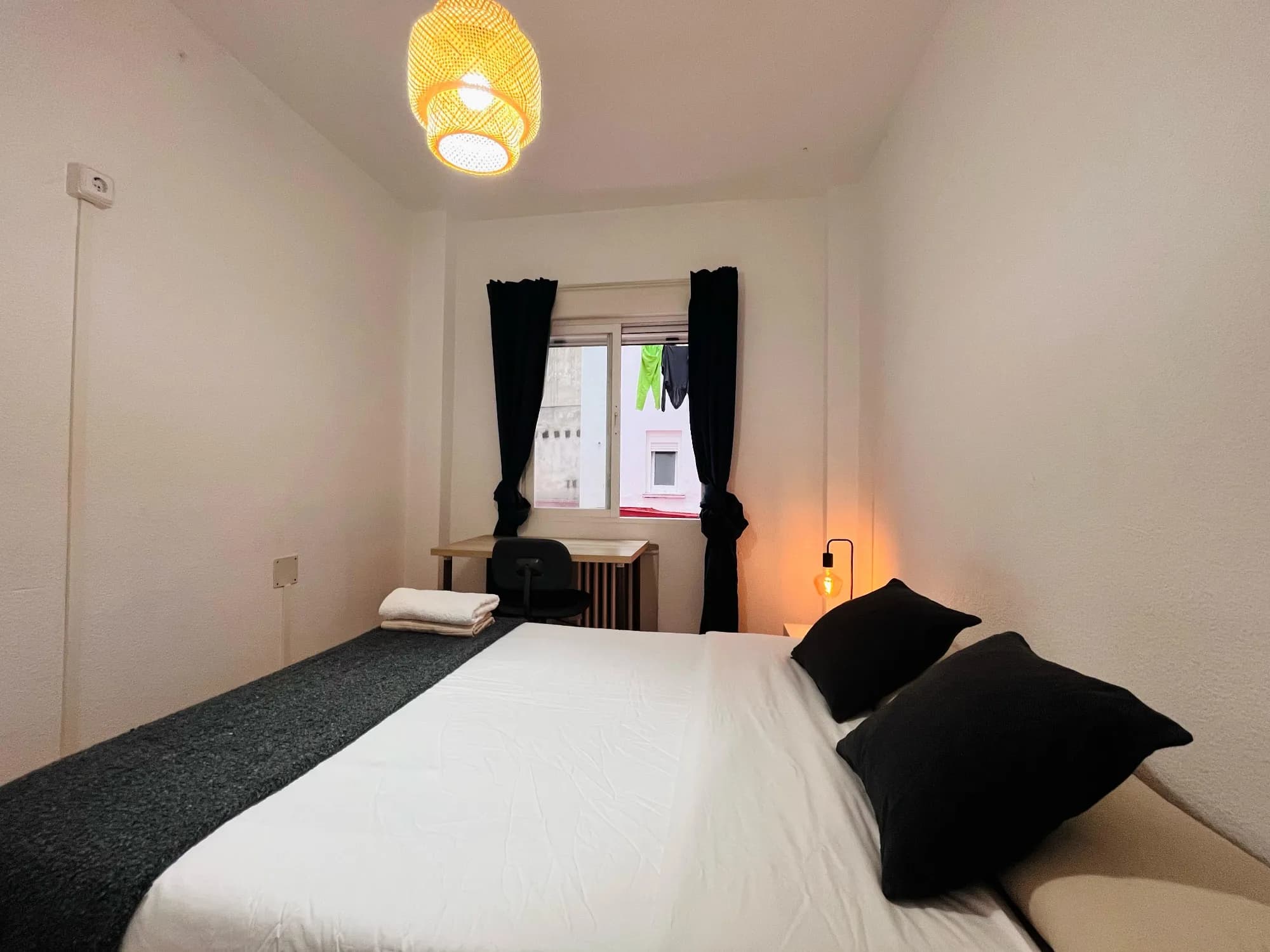 Private room in Madrid photo 3