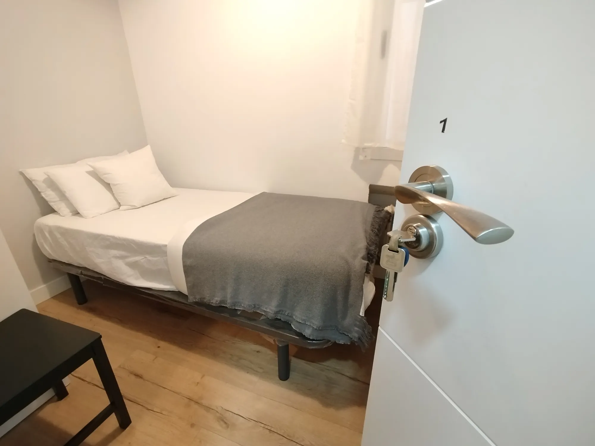 Private room in Madrid photo 4