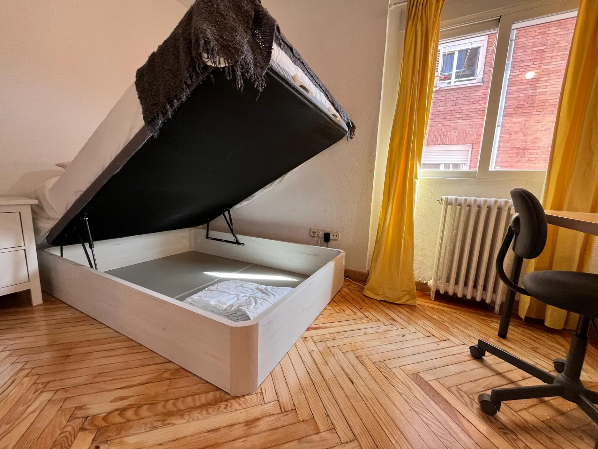 Private room in Madrid photo 2