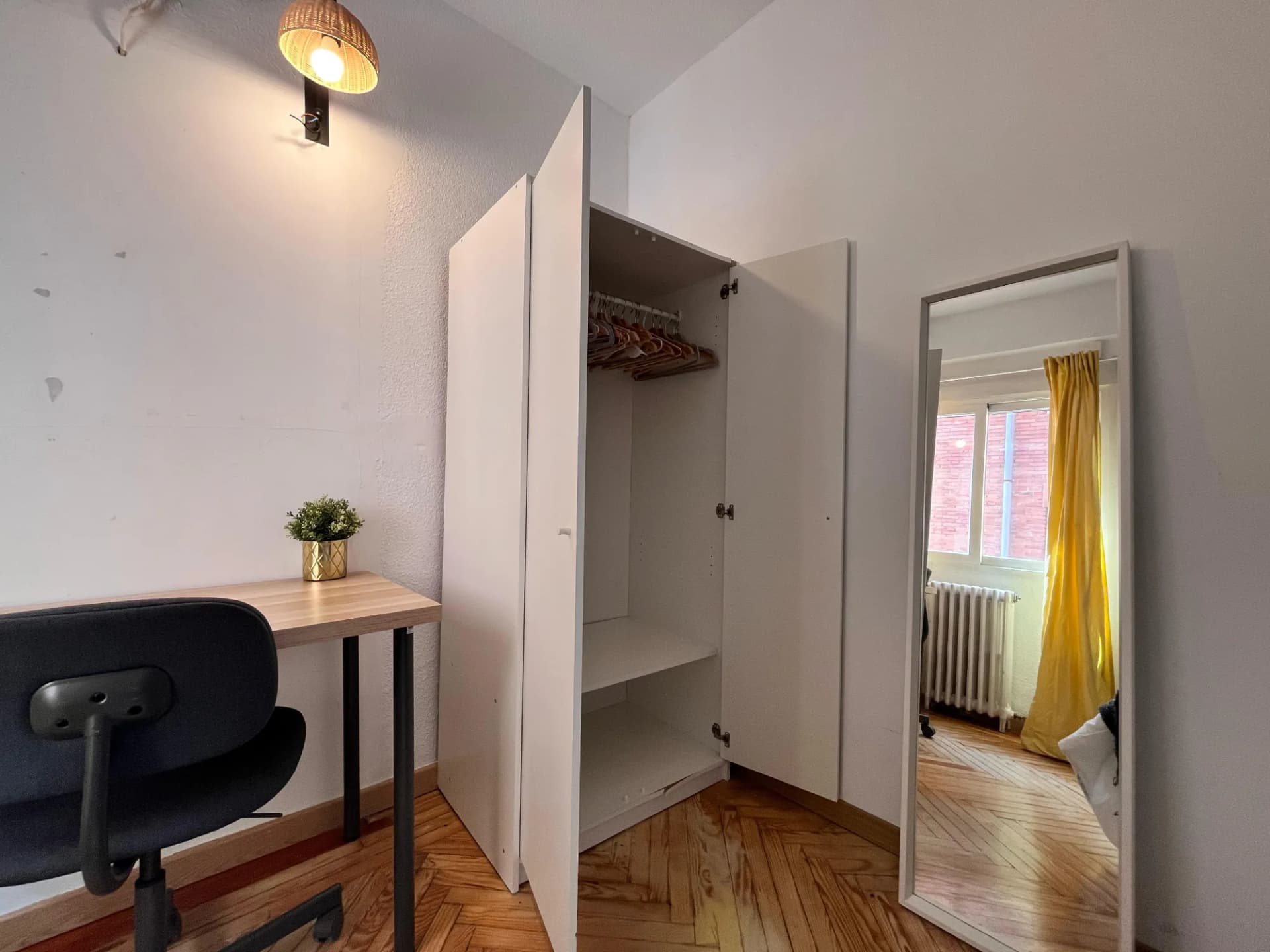 Private room in Madrid photo 5