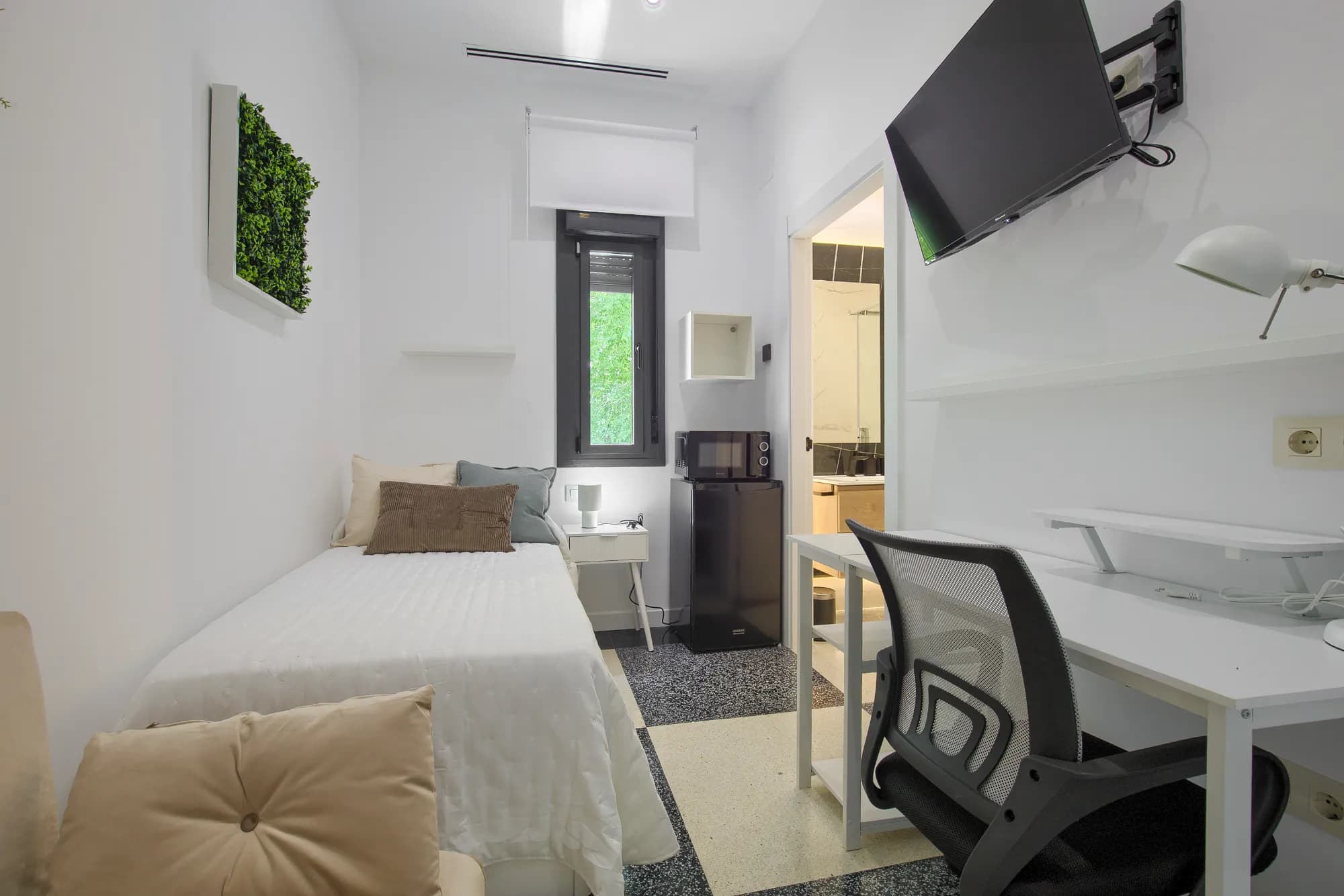 Private room in Madrid photo 2