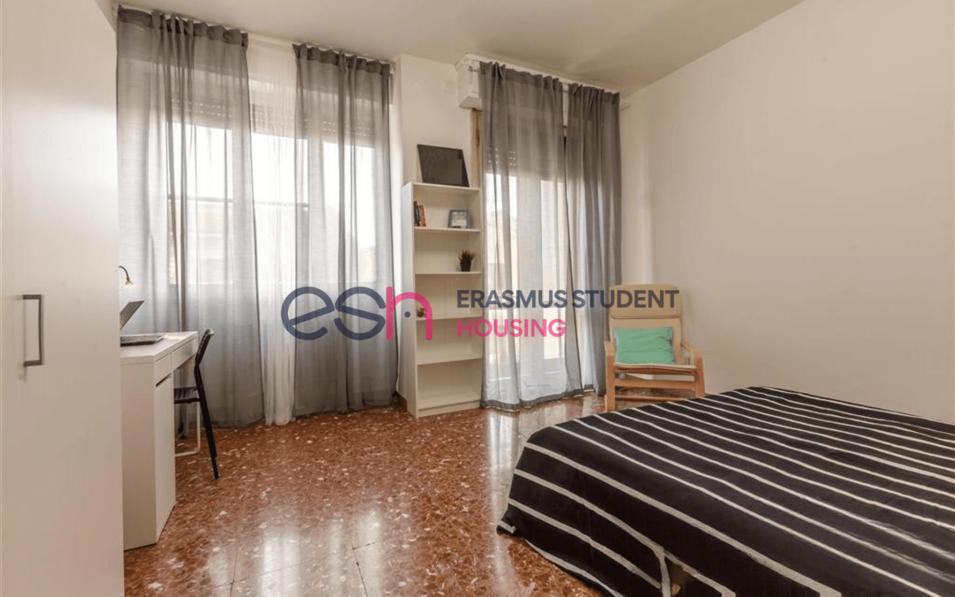 Shared Room in Pisa photo 2