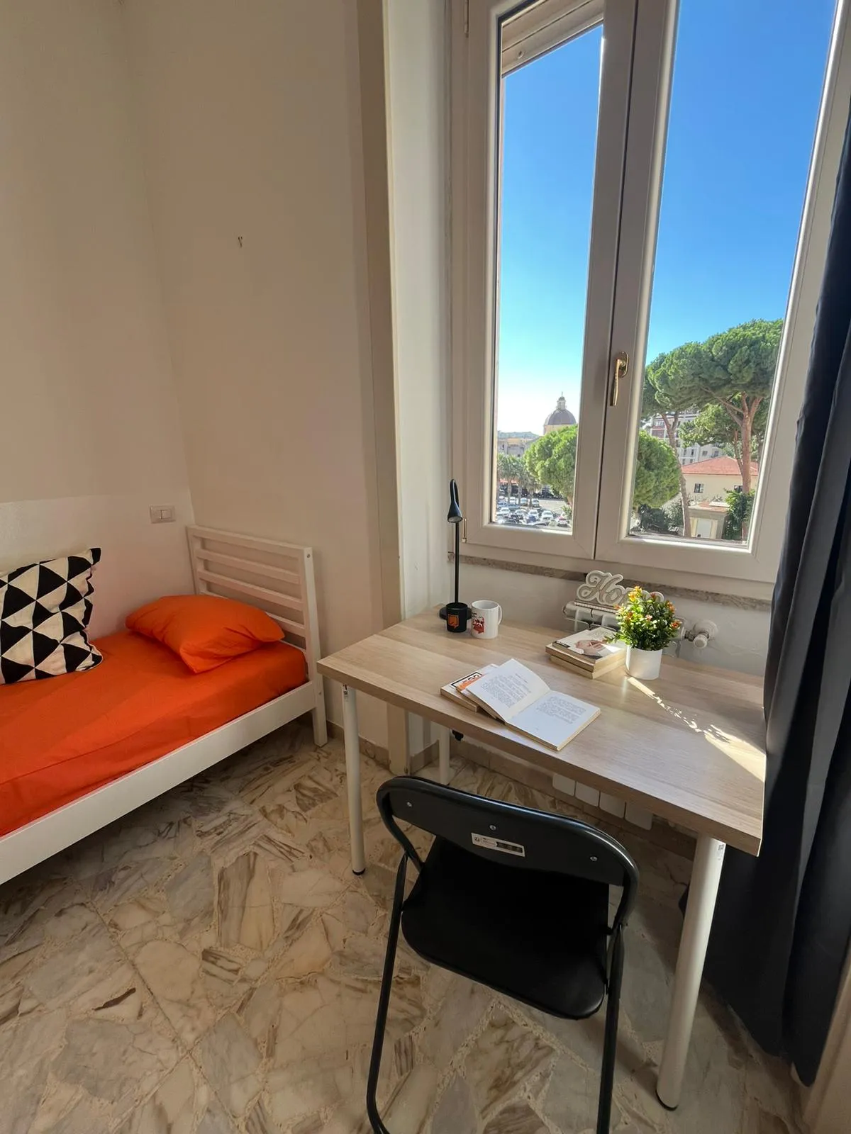 Stanza privata a Cagliari