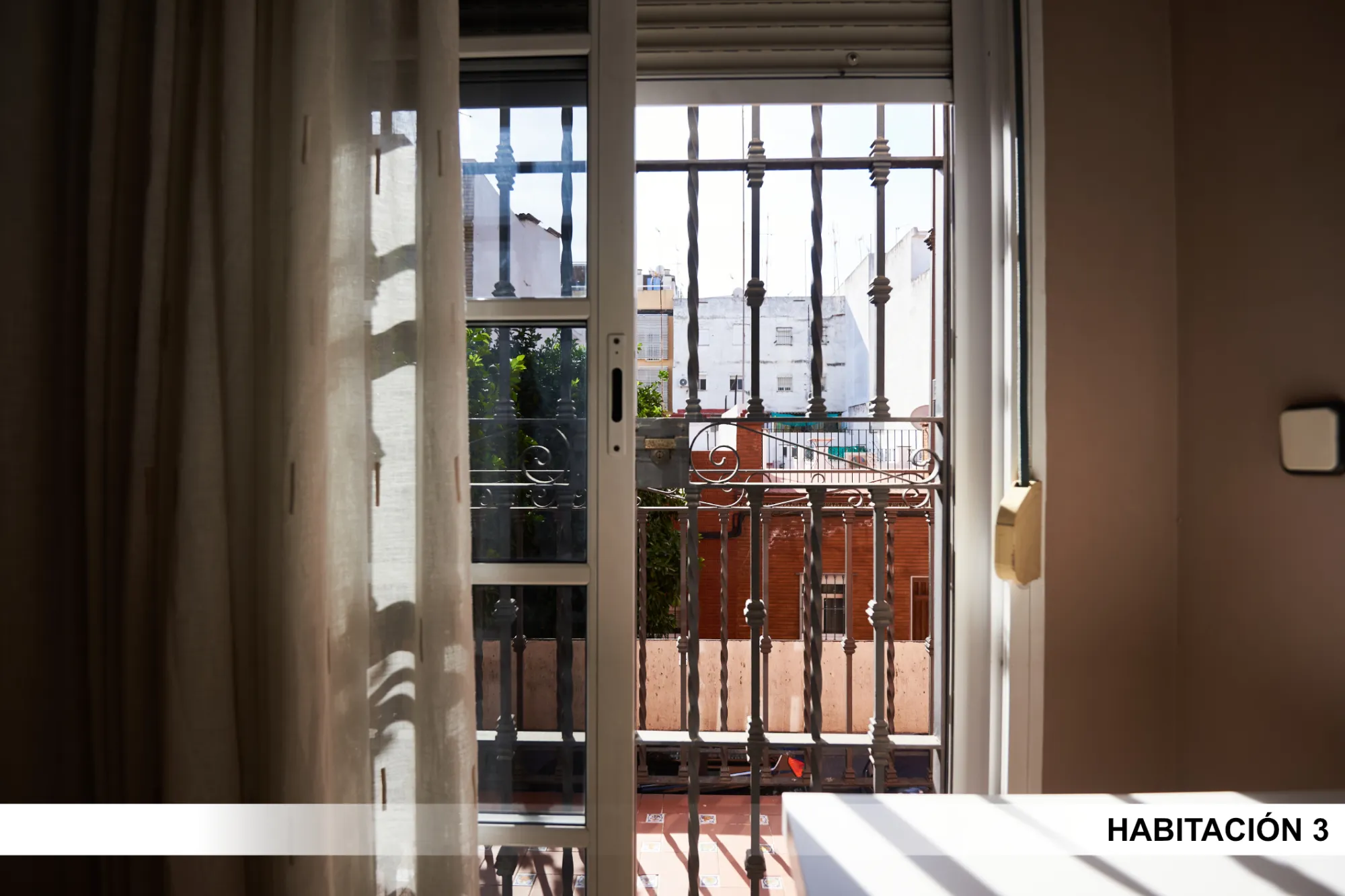 Private room in Seville photo 5