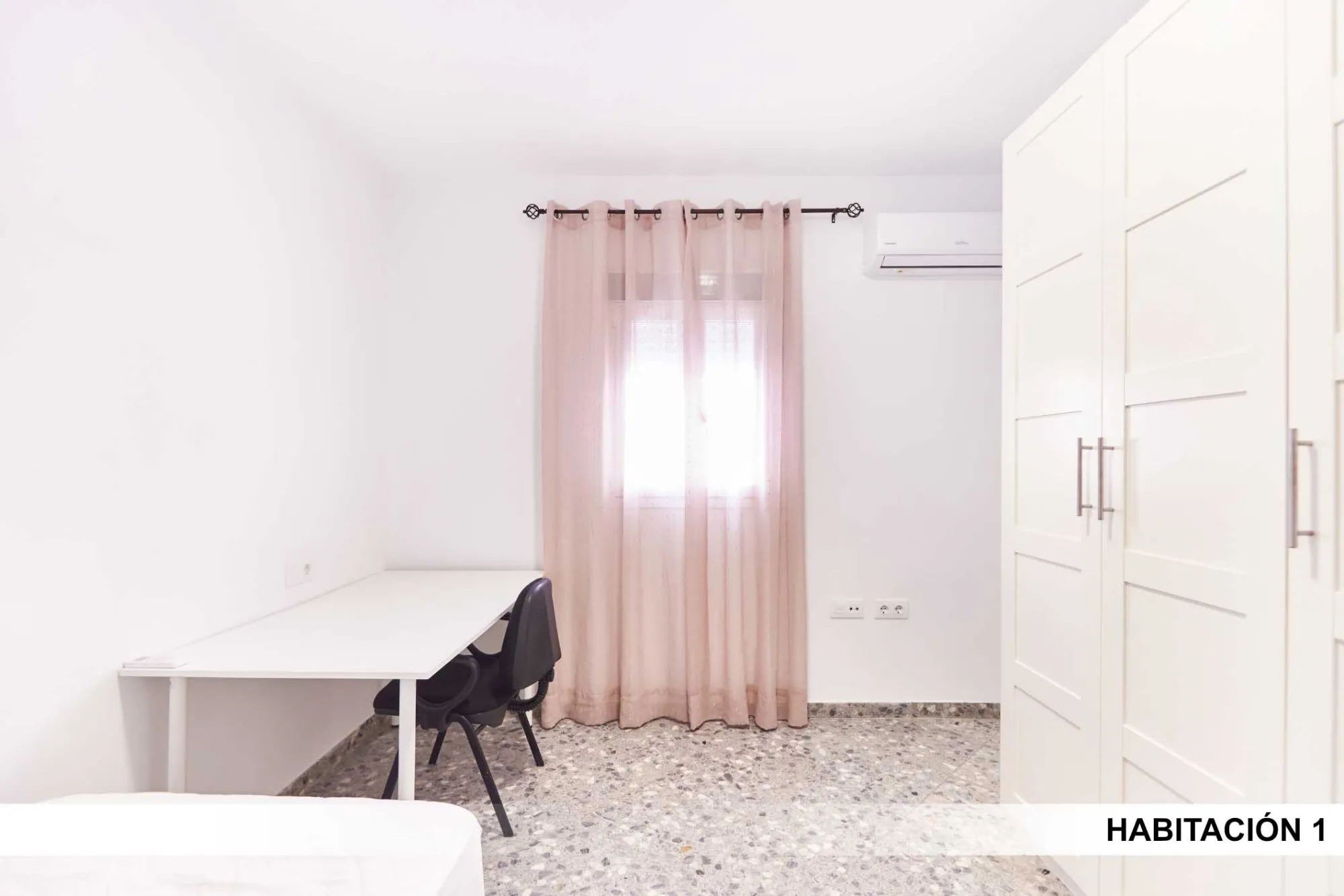 Private room in Seville photo 2