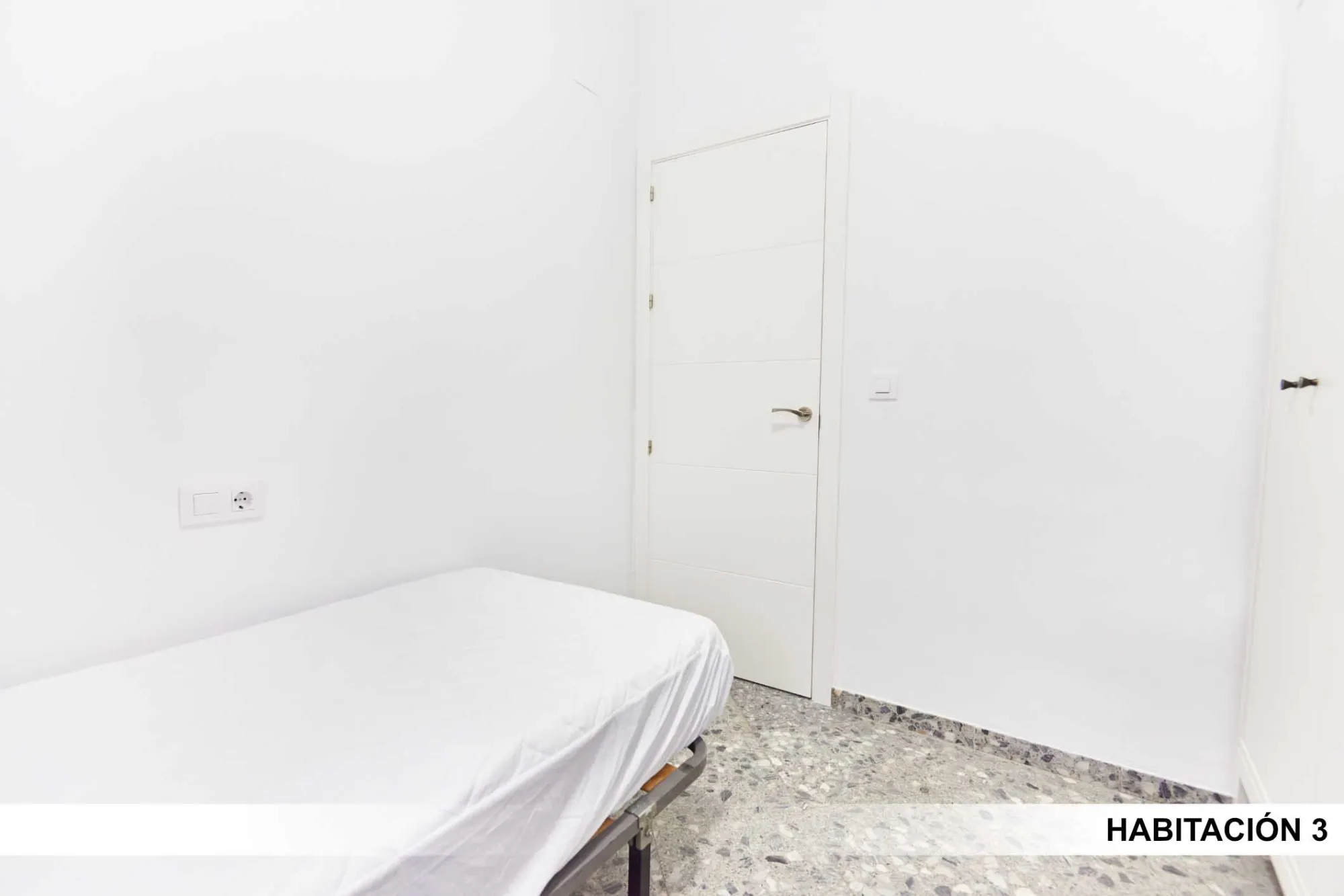 Private room in Seville photo 3