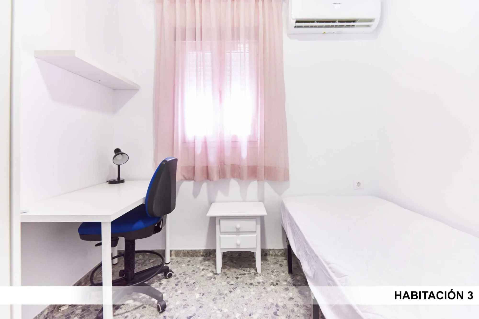 Private room in Seville photo 2