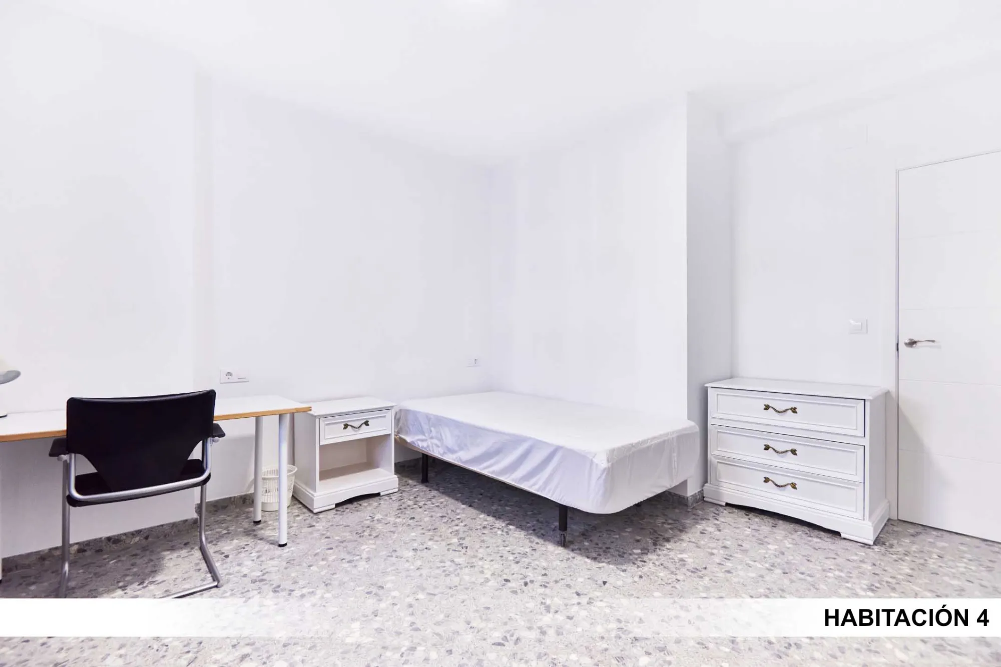 Private room in Seville photo 3