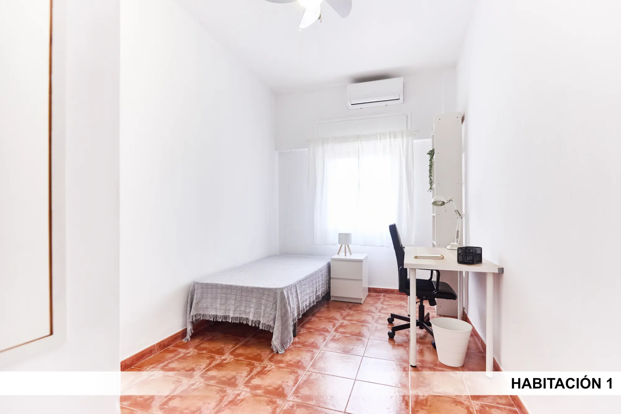 Private room in Seville photo 2