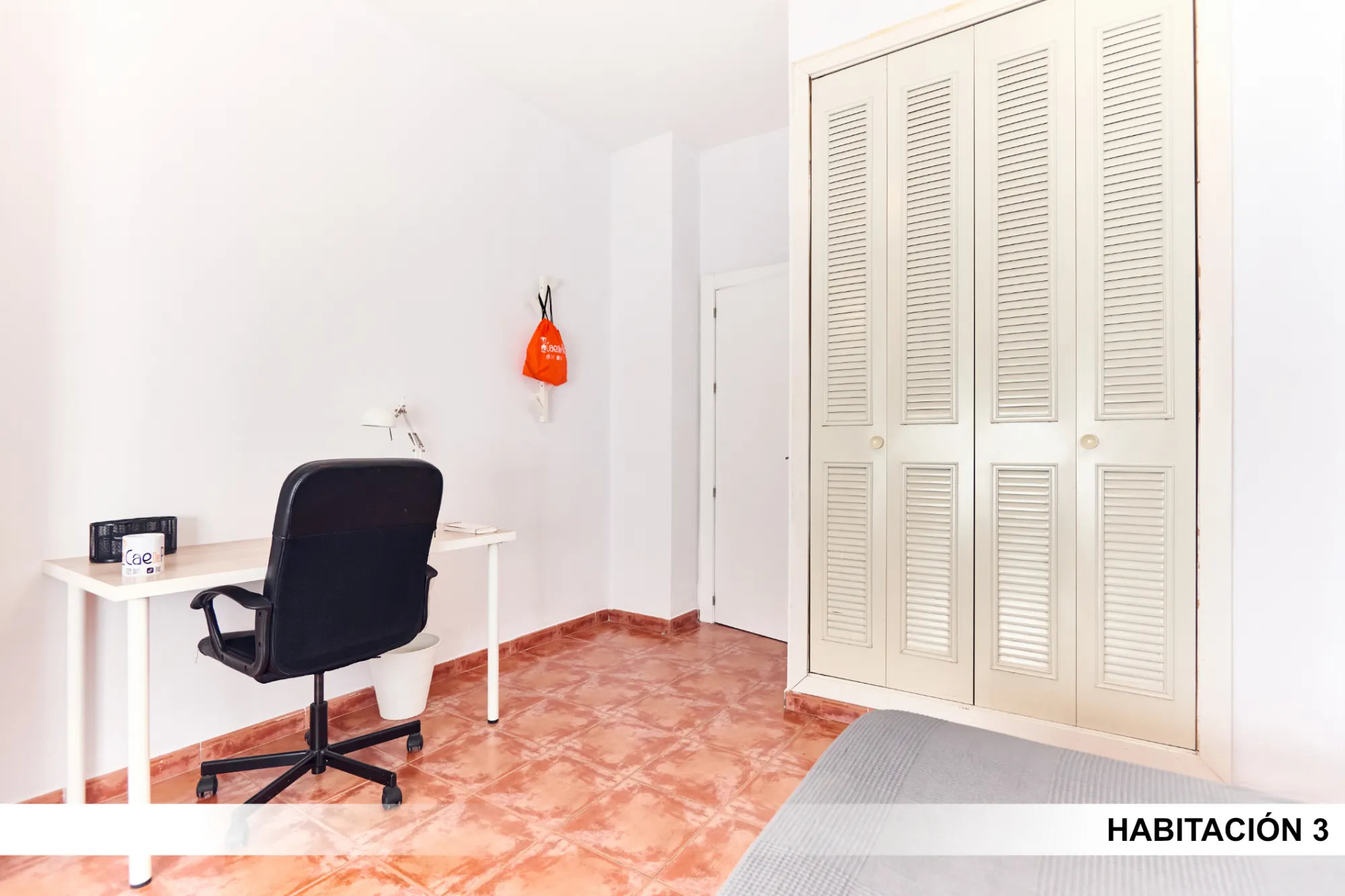 Private room in Seville photo 3