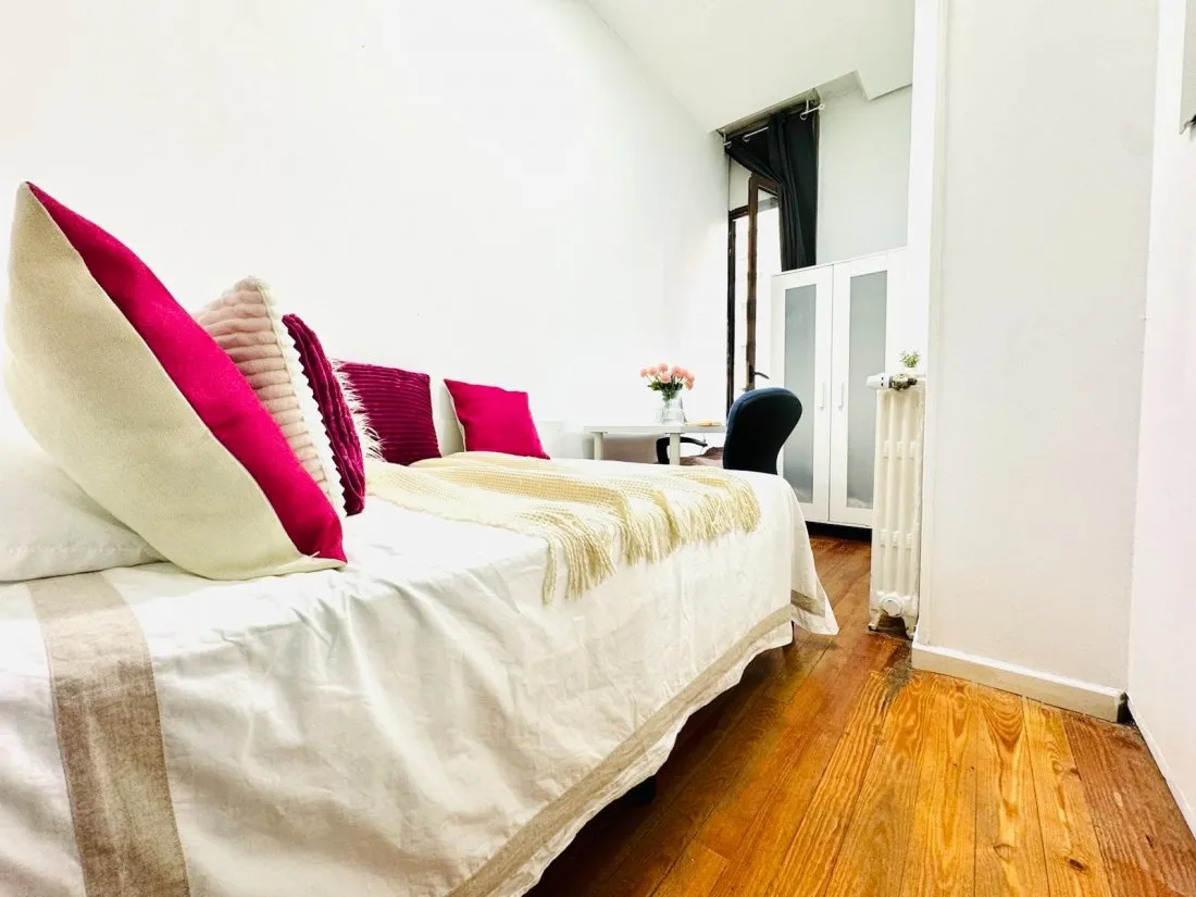 Private room in Madrid photo 4